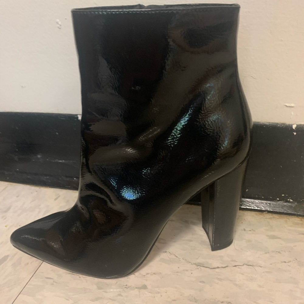 Jessica Simpson Black Faux Leather Hendria Booties
